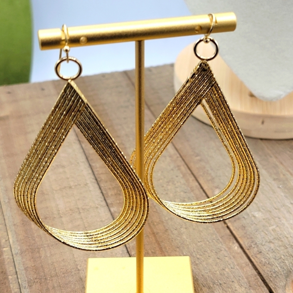 Oval Shaped Goldtone Hangar Earrings • Better Costume Jewelry • Good Weight